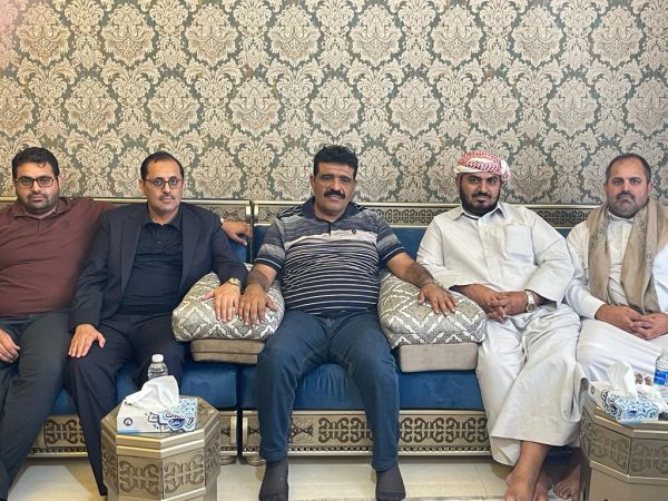 بتكليف من رئيس المكتب السياسي.. باجيل يؤدي واجب العزاء بوفاة الشيخ أبو حورية
