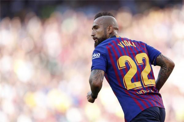 لاعب برشلونة فيدال يتمنى اللعب في الدوري الارجنتيني  