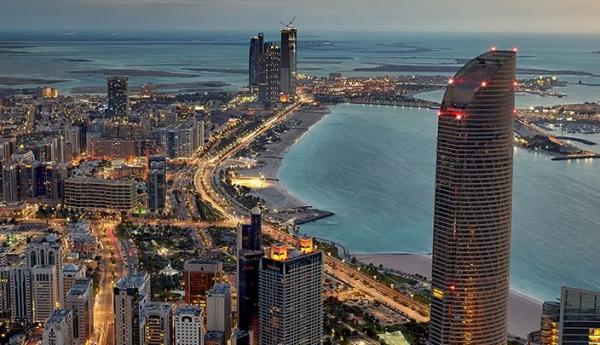 أبوظبي تعلن حظر التنقل من وإلى الإمارة وبين مدنها