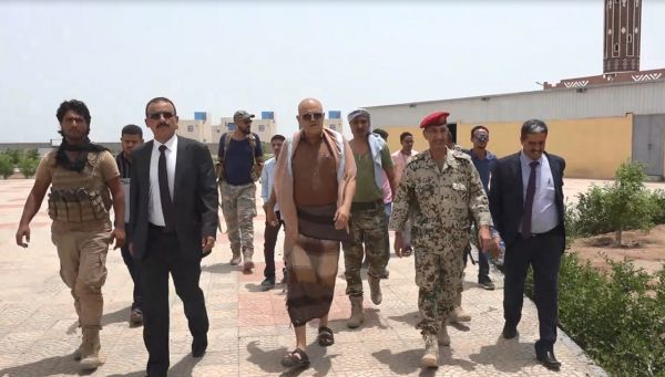 فيديو| زار مدينة 2 ديسمبر.. محافظ تعز: تشييد مساكن بهذا الحجم لأسر الشهداء والجرحى يجسِّد روح المسؤولية للعميد طارق صالح 