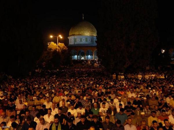 400 ألف شخص يحيون "ليلة القدر" في الأقصى