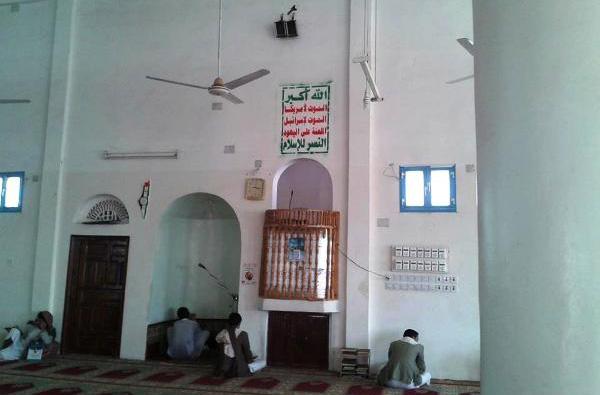 هكذا عبر مصلون عن رفضهم فرض المليشيا خطيبا حوثيا على مسجدهم..
