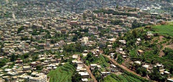أحدهما طبيب.. تشييع جثماني مواطنين قُتلا برصاص الحوثيين في إب