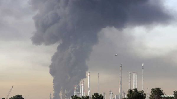 طوابير إيرانية للحصول على البنزين.. والحريق مستمر بمصفاة النفط لليوم الثاني