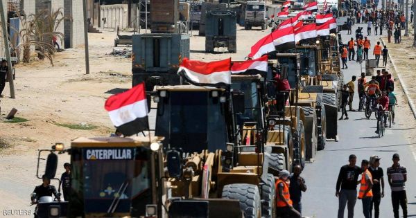 الفلسطينيون استقبلوها بالترحاب.. مصر ترسل معدّات بناء إلى غزة لبدء إعادة الإعمار