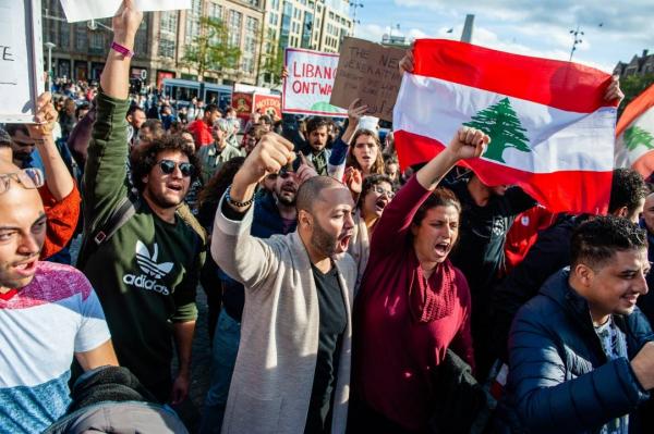 لبنان.. احتجاجات على الأوضاع المعيشية الصعبة وسلاح "حزب الله" 