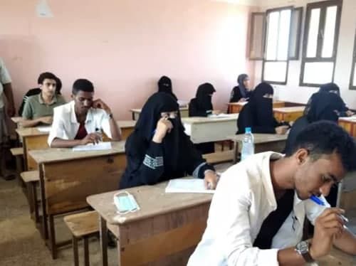 طلاب الثانوية في المخا يبدؤون الامتحانات النهائية 