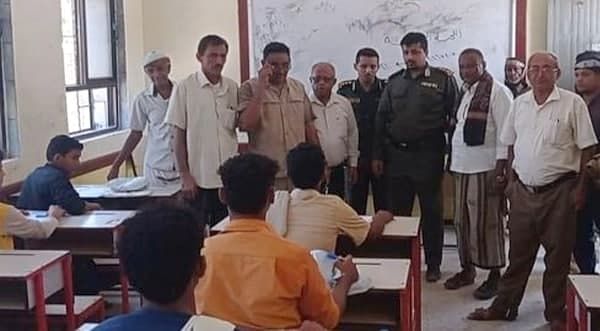 قائد المقاومة الوطنية يوفر تنقلات طلاب حيس لأداء امتحانات الثانوية 
