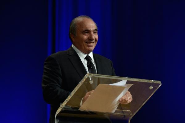 ملياردير أميركي يشتري فيورنتينا الإيطالي