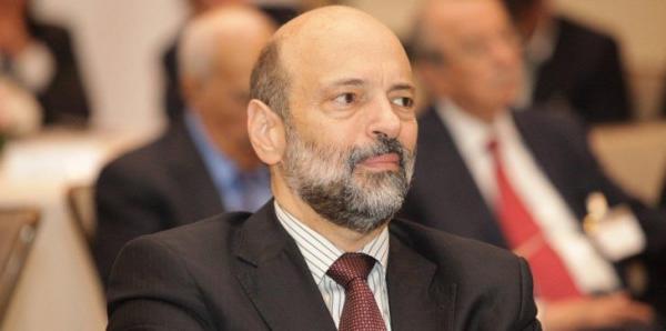 الأردن.. الرزاز يتعهد بسحب "قانون الضرائب"