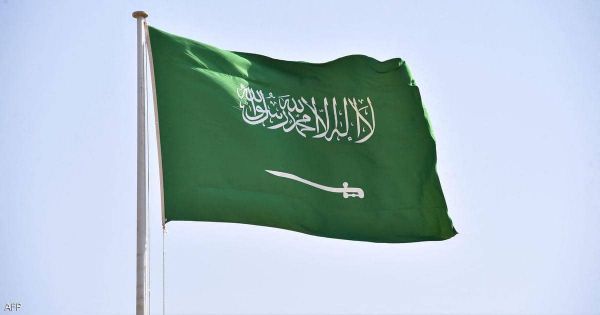 السعودية.. توجيهات ملكية بتمديد صلاحية الإقامة وتأشيرة الخروج والعودة آلياً دون مقابل