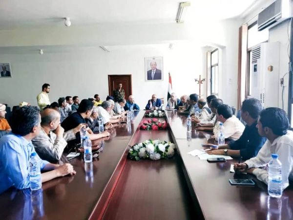 سلطات تعز تناقش إضراب التجار والمطالب المشروعة 