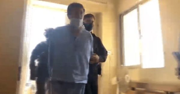 الأردن .. باسم عوض يظهر مرتديا البذلة الزرقاء أمام محكمة أمن الدولة في "قضية الفتنة"