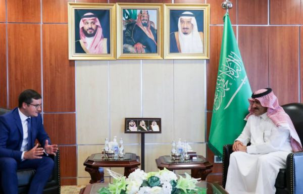لقاء سعودي روسي يؤكد ضرورة رفع الحصار عن تعز وتوريد إيرادات ميناء الحديدة 