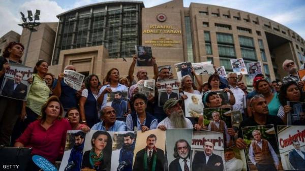 بعد كشفهم  مقتل ضابط مخابرات في ليبيا .. صحفيون أتراك مهددون بالسجن 