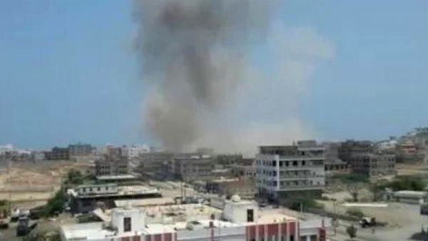 إصابة طفل وتضرر منازل ونزوح الأهالي.. قصف حوثي على قرى بين البيضاء وأبين 