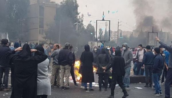 حملة قمع جديدة ضد نشطاء "احتجاجات البنزين" بإيران