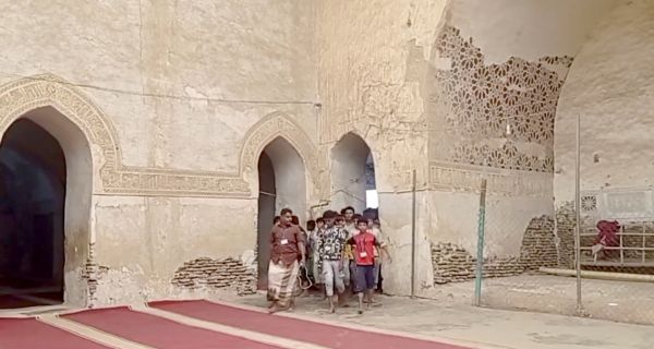 فيديو| ضمن الأنشطة الثقافية.. شباب المخيم الصيفي يزورون أكبر معلم تاريخي وأثري في حيس للتعرف على قيمته التاريخية والحضارية