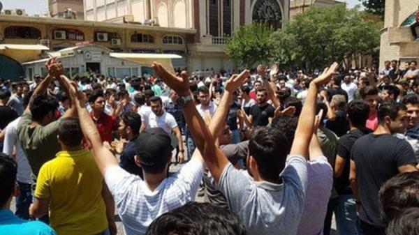 إيران.. هتافات تتصاعد "لا غزة لا لبنان" وأسواق مشلولة
