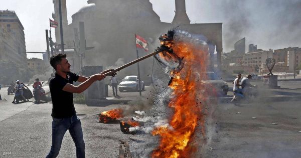 سقوط مصابين في لبنان وسط احتجاجات عارمة على تردي الأوضاع