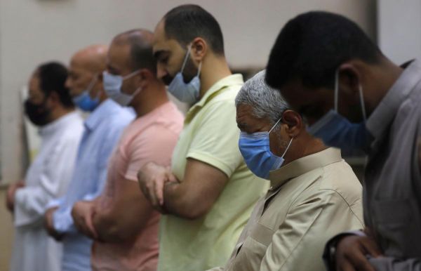 بعد 100 يوم من الإغلاق.. المساجد تستقبل المصلين في مصر  