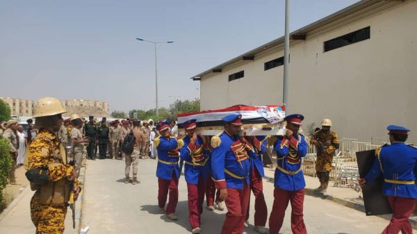 في وداع رسمي وشعبي.. الشيخ البقماء إلى مثواه الأخير بمأرب