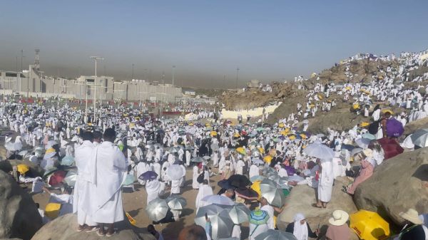 حجاج اليمن يصعدون إلى عرفات لأداء الركن الأعظم من الحج 