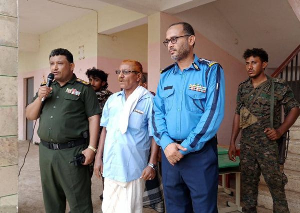 العميد ورق خلال زيارته المخيم الصيفي بالخوخة: هنا الفرق بين مراكز تنمية المهارات و مراكز التجنيد الحوثية 