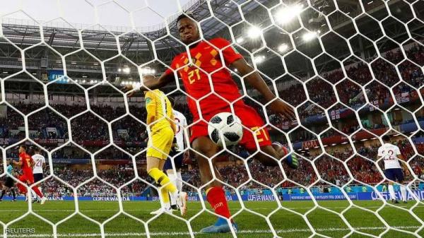 احتفالية مؤلمة للاعب بلجيكا بعد الهدف على إنجلترا