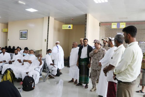 لتوفير عناء السفر.. طائرة سعودية تُقلّ 90 سُقطريًا من الأرخبيل لأداء فريضة الحج 