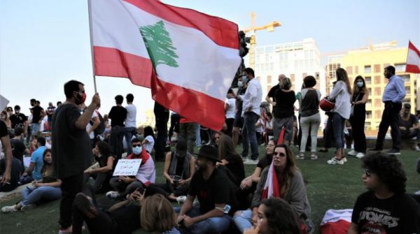 لبنان.. تراكم الأزمات واستمرار الاحتجاجات ينذر بالانفجار 