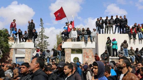 تونس.. احتجاجات وإضراب عام في تطاوين 