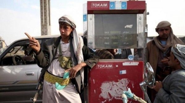 المحرر السياسي| جرعة الوقود نموذجًا.. تمويل الحرب الحوثية من جيوب المستضعفين 