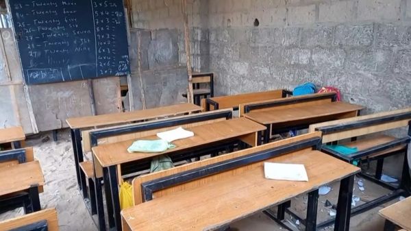 نيجيريا: مسلحون يخطفون 140 تلميذا من مدرسة في شمال غرب البلاد