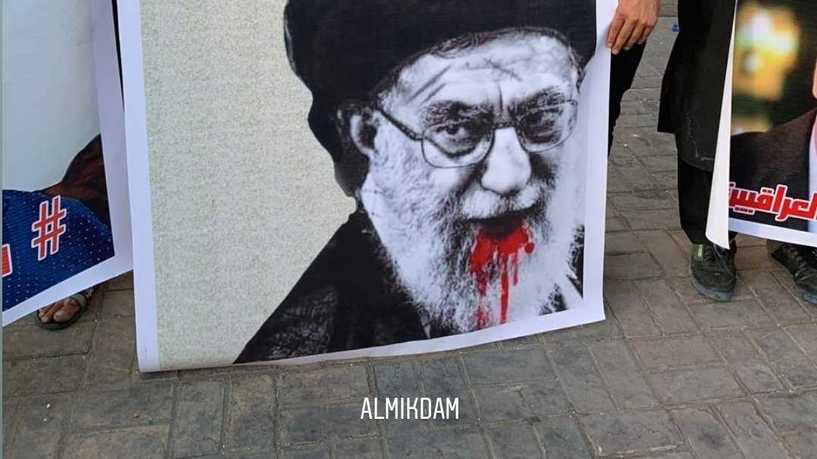 العراق .. جنازة ثورية للهاشمي والمشيعون يتهمون خامنئي ومليشيات حزب الله باغتياله