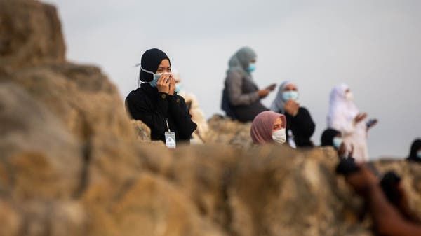 الركن الأعظم.. حجاج بيت الله يصعدون من مشعر منى إلى عرفات