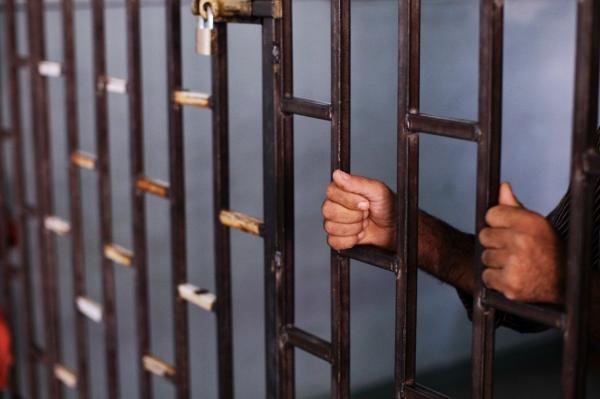 ذمار: مليشيا الحوثي تمنع مختطفاً من إلقاء نظرة الوداع لجثمان والدته