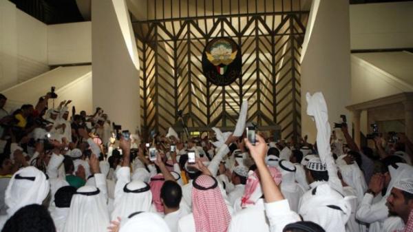 المحكمة الكويتية تأمر بسجن 8 نواب اقتحموا مجلس الأمة