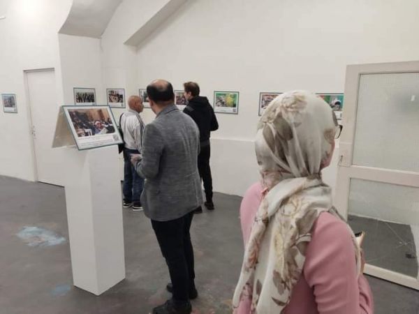 معرض للصور الضوئية في هولندا يسلّط الضوء على جرائم مليشيا الحوثي في تجنيد الأطفال  