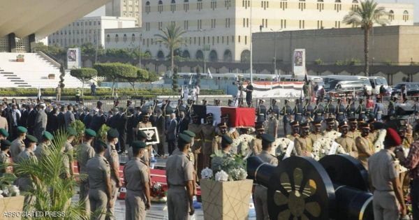 الأولى في تاريخ مصر.. جنازة عسكرية لجيهان السادات