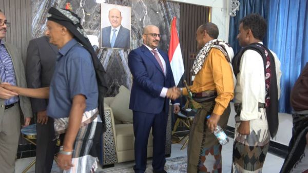 صور+ فيديو| عضو مجلس القيادة الرئاسي طارق صالح يستقبل قيادات السلطة المحلية ومشايخ وأعيان مديريات تعز الساحلية الأربع