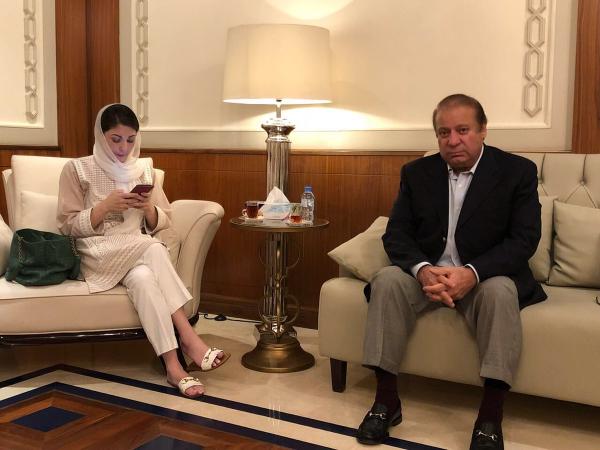 نواز شريف وابنته  يسلما نفسيهما إلى السلطات الباكستانية