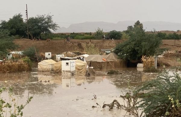 سيول تجرف مخيمات للنازحين في مارب