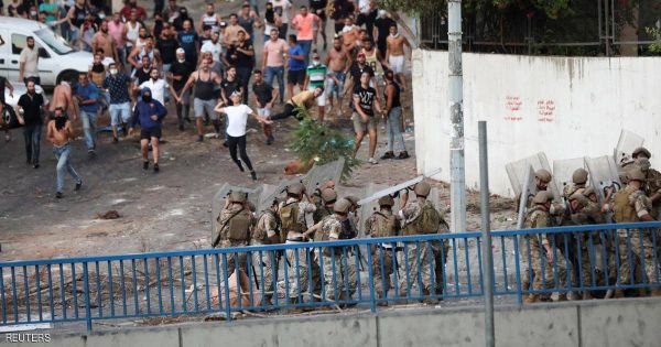 لبنان.. احتجاجات  في طرابلس  ورشق بالحجارة..  والجيش يعلن عن إصابات في صفوفه 