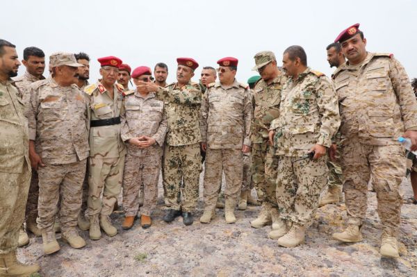 في زيارته الأولى لتعز.. وزير الدفاع: الصف الوطني اليوم أكثر تلاحماً