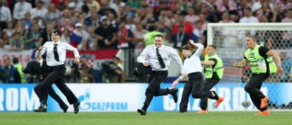 المحكمة الروسية تحكم على مقتحمي ملعب نهائي كأس العالم