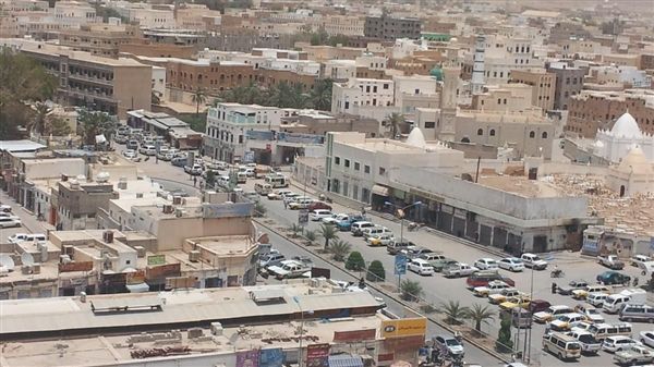 للحد من تدهور قيمة الريال... البنك المركزي يغلق محال صرافة مُخالفة في حضرموت 