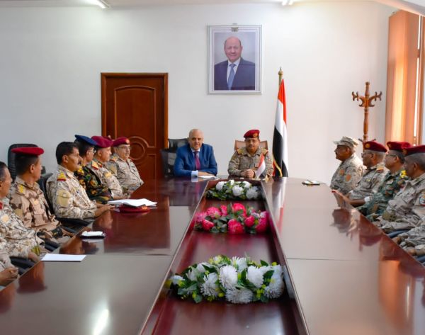 لرفع الجاهزية..المقدشي وشمسان يترأسان اجتماعا موسعا للقيادات العسكرية والأمنية بمحافظة تعز 