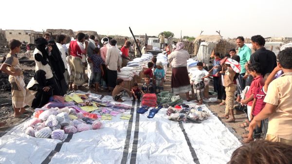 فيديو+صور| إنسانية المقاومة الوطنية توزع مساعدات غذائية وكسوة عيد للنازحين المتضررين من حريق مخيم مركوضة بالدريهمي