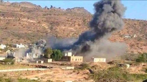 حصار وقصف وتفخيخ.. سيناريو الانتقام الحوثي يحيط بأهالي قرية "خبزة" في البيضاء 